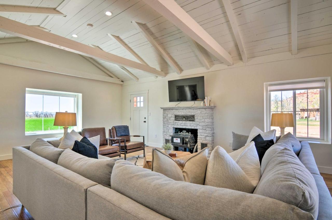 Modern Ranch House With Fire Pit And Valley Views 커내브 외부 사진
