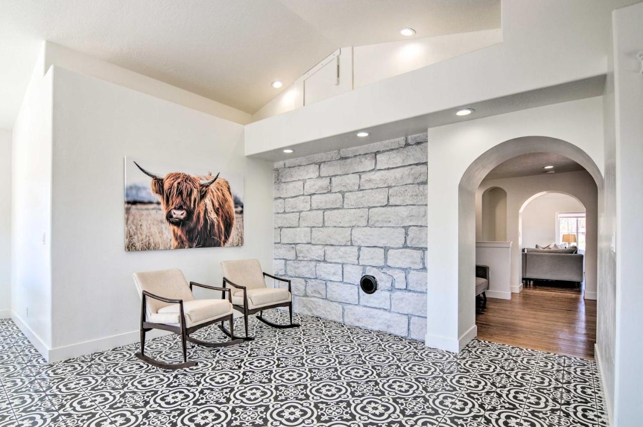 Modern Ranch House With Fire Pit And Valley Views 커내브 외부 사진