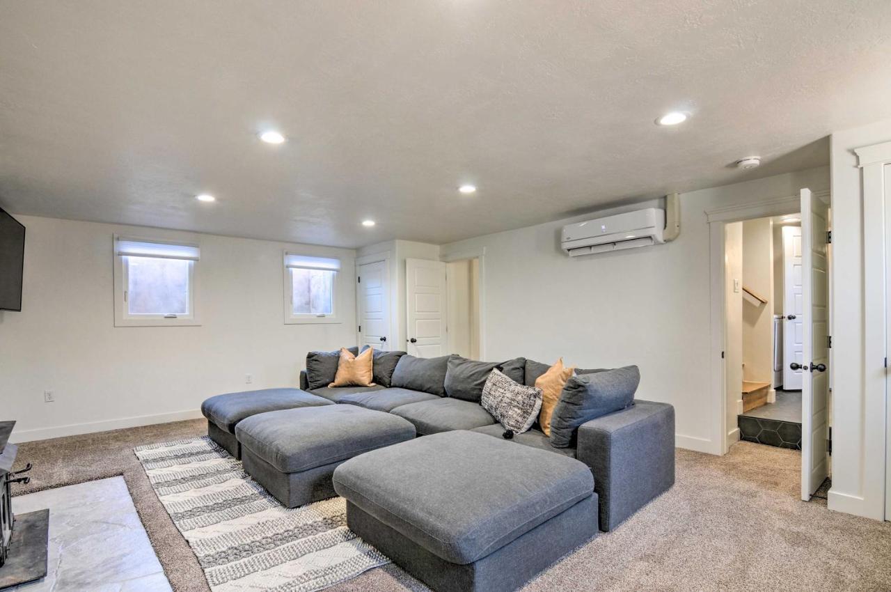 Modern Ranch House With Fire Pit And Valley Views 커내브 외부 사진