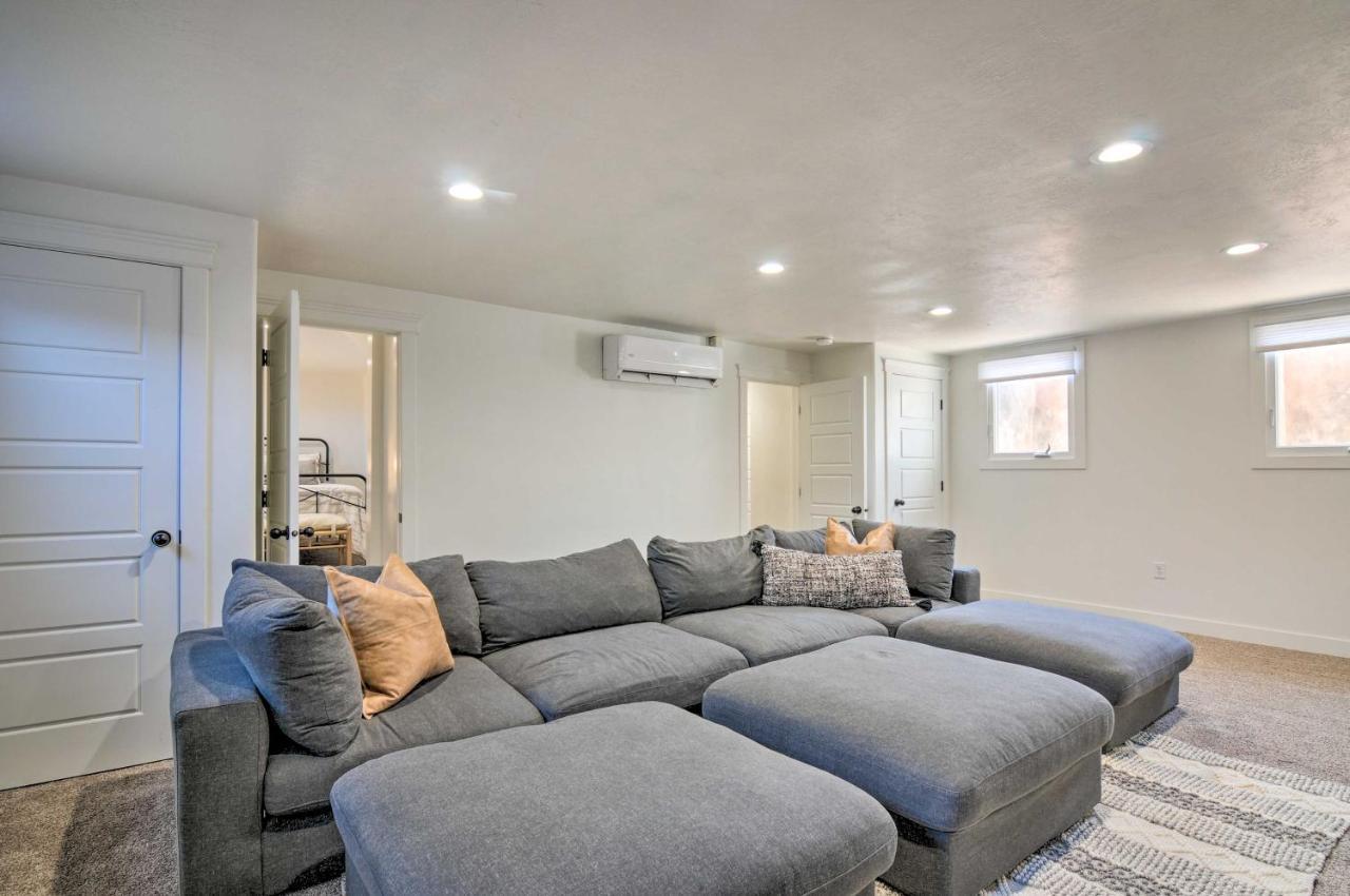 Modern Ranch House With Fire Pit And Valley Views 커내브 외부 사진