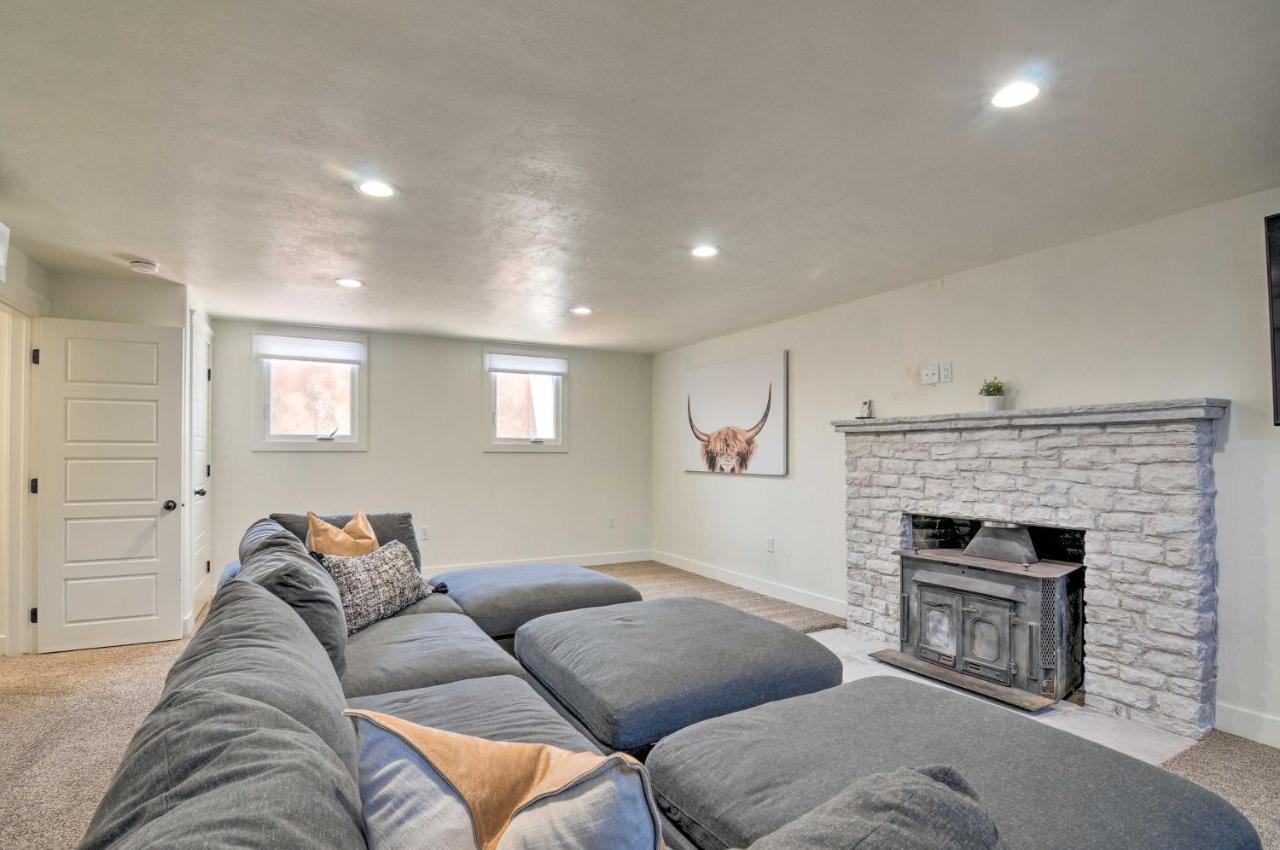 Modern Ranch House With Fire Pit And Valley Views 커내브 외부 사진